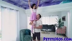 Redare Diminutive neprofesionale freacă pisicuța-pisica și dracu