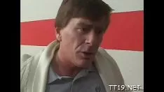 Afspelen Hottie ondergaat het ijzer heely