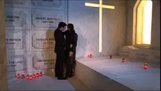 Redare Surprinzător dracu de femeie văduvă la cimitir