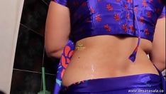 再生 Desimasala.co-彼女の家臣との勧誘を誘惑する孤独な角のある叔母