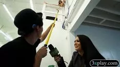 Reproducir Chico con los ojos vendados folla chocho con un consolador