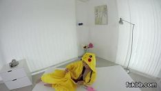 Riproduci Le delizie del gattino non comuni si aggrappano e vengono sconfitte e scopate in pov