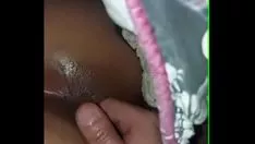 Putar Wanita menikah saya yang seksi mengisap saya, mantra saya meletakkan ibu jari saya di celana dalamnya ke bawah
