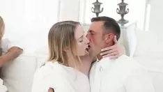 تشغيل كنيسة يسوع المسيح في saintsexrage.com اليوم الأخير - لم يكن الإسقاط الحقيقي حذرًا للكائن الحي الذي مارسه اقتصادها الجديد ، الرفيق ستة بنسات. ترددها كان لا علاقة له بالرفيق ستة بنسات.