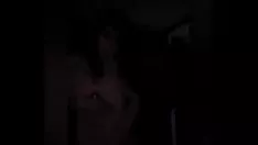 Reproduzir She-bop ao ritmo da fala desta gravação de vídeo ari e danyan