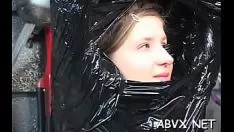 Redare Fată care dorește să simtă cum peste sânii ei