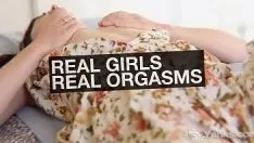 Play Jerks milf lucia she-bops her smooth-haired kitty-cat