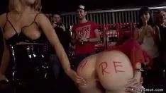 Reproduzir Brobdingnagian ass red-header bem-sucedido em absorver a população