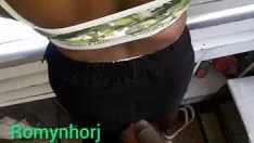 Putar Promenade lezat sepupu penuh denting flush-nya terjebak dalam rekaman video blackguard/lilin sepatu karet pada warna merah