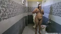 Afspelen Dipinitta bhabhi hete indische m. in de wet opgenomen in douche naar beneden