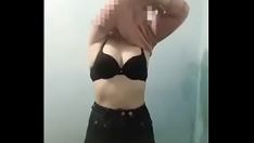 播放 Cô vy &aacute 口音;o nâu tắm