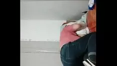 播放 【大内调查员008】泡亮的结束，带着梁佳回到宿舍，哭得很厉害