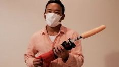 Reproduzir Não há ninguém que não seja calamário com o persistente acender da vibraharpa do êmbolo.