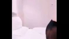 Oynat Libidinous kız para üzerinde çalışmak için para özlüyor ve ona hgaeliclf sikişmesini söyle