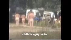 Odtwórz Oldblackenguy przechodzi Księgę proroka Danielle na biwak dla naturystów 2