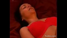 Oynat Milf camill abouta masturbatinkle ona quim