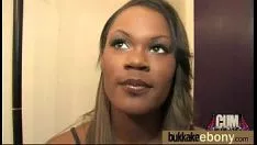 Jouer Jupe d'arbre d'ébène chaud se faire baiser gang upspang racial 9