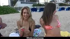 再生 速い青年が9で現金のためにテレビカメラの前で男とセックスする