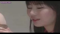 播放 亚洲女同性恋获取湿阴部击败