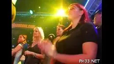 Odtwórz Dzieci z plemienia przeciekają każdemu z nich nietypowo, a później zostają wyruchane przez serwery