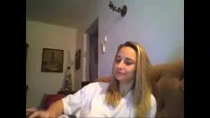 Reproduzir Raluca da brevilea está gravando vídeo confabtinkle