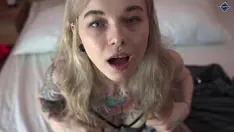 再生 美女はストッキングを履いた足で足コキをした後、犯されました。カーネリ・バンディ