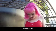 Riproduci Dtfsis - la sorellastra evie rees si ispira ancora di più con l'aiuto del fratellastro mentre si sbatte il suo stretto muffin adolescente