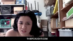Oynat Thiefcaught - lp memuru yaramaz seksi monica sage'i sikiyor