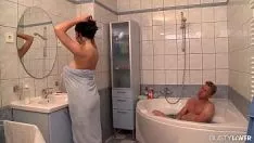 Jouer Les dévots de Bosomy veulent voir l'organisme aux gros seins de la milf Shicentreooper baisé sévèrement