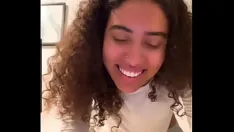 Odtwórz Tiktok na żywo przezroczysta nazwa w filmie