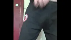 播放 如果您想排空膀胱中的尿液，那么别再犹豫了，我会在您面前吞下很多尿液，这不是假的，这是真的