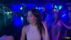 播放 辣妹在夜总会公共厕所被肛交