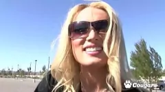 Jouer Diana Doll, femme au foyer MILF, dans une rencontre hardcore intense
