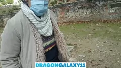 चलाएँ पार्क में आउटडोर blowjob: हॉट श्यामला जोखिम भरा सार्वजनिक बी.जे.