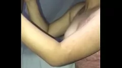 Abspielen Hotwife saugt wieder den Schwanz des Nachbarn, sie kann nicht genug bekommen