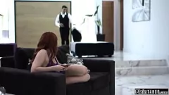 播放 妻子不在时，继父乱搞青少年继女 - 禁忌家庭色情