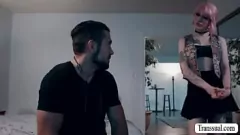 Reproducir Hermanastra tetona TS es follada a pelo por su hermanastro en un encuentro duro