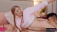 再生 巨乳と巨大なコックを持つオタク tgirl ジャネール フェネックがハードコア シーメール セックスで生ハメされる