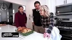 Riproduci Il sindacato criminale si accarezza - il severo treadad istruisce la sua birichina treadgirl e le scale su come essere a un livello più altokful