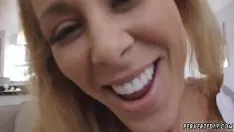 Reproducir Caliente milf adora tener sus mammillas cherie nettlele en saturado por