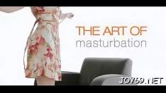 Reproduzir Missy adolescente majoritária obtém satisfação de seu brinquedo impertinente sozinho