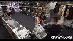 Играть Дилетант делает вива-обслуживание в тайнике, и она получает трах