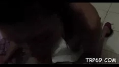 Reproduzir Prostituta siamesa liliputiana trabalha um cara seduzido com suas ciências