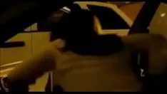 Jouer Une femme mariée s'étouffe pour sucer au parking