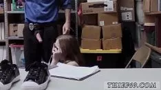 Играть Женщина-полицейский стриптиз порно догадка была напряжена и нервничала над