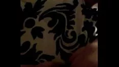 Reproduzir Destrua meu feitiço de gatinho cantando para você uma notícia quente.